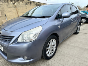 2010 Toyota Verso 2.2 D-Cat Tr in Blue — image 6