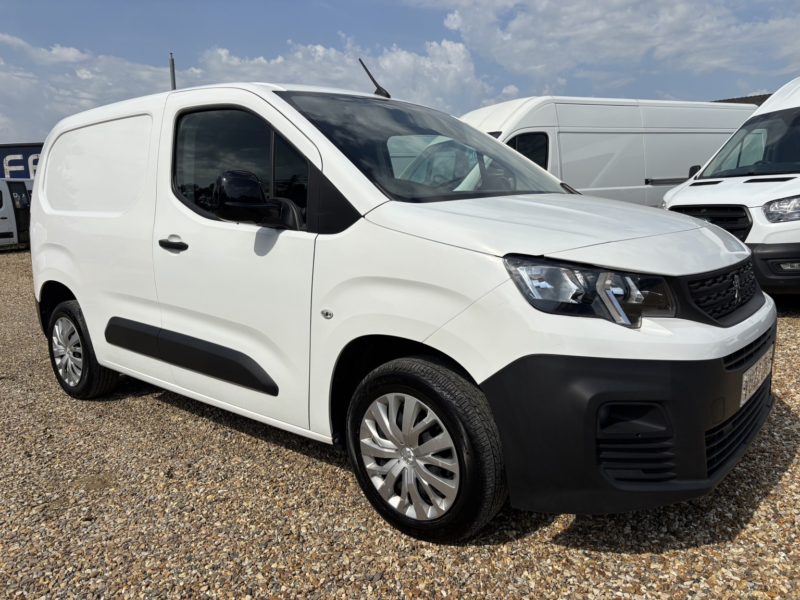 2022 Peugeot Partner 1.5 Bluehdi 1000 Professional Premium in White — image 1