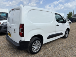 2022 Peugeot Partner 1.5 Bluehdi 1000 Professional Premium in White — image 3