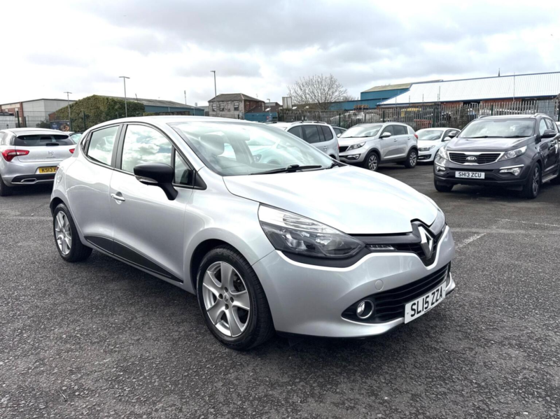 2015 Renault Clio 1.2 16v Expression + Euro 5 5dr in Silver — image 1