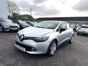 2015 Renault Clio 1.2 16v Expression + Euro 5 5dr in Silver — image 3