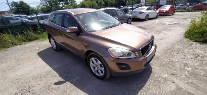 2010 Volvo Xc60 2.4 D5 Se Lux in Bronze — image 1