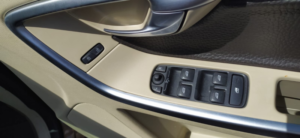 2010 Volvo Xc60 2.4 D5 Se Lux in Bronze — image 5