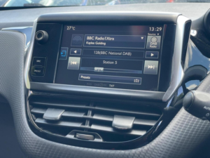 2016 Peugeot 208 1.2 Puretech Allure Euro 6 5dr in Blue — image 4