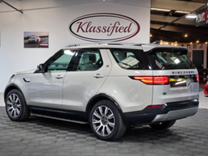 2017 Land Rover Discovery 3.0 Td V6 Hse Luxury Auto 4WD Euro 6 (s/s) 5dr in Gold — image 2