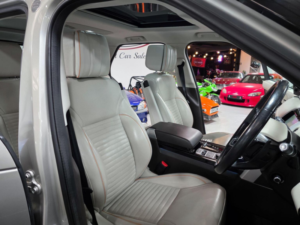 2017 Land Rover Discovery 3.0 Td V6 Hse Luxury Auto 4WD Euro 6 (s/s) 5dr in Gold — image 4