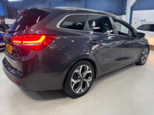 2016 Kia Ceed 1.6 Crdi 4 Sportswagon Euro 6 (s/s) 5dr in Grey — image 4