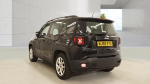 2016 Jeep Renegade 1.6 Renegade My17 Longitude 1.6 Multijet Ii 120hp Diesel Black 5dr Lowtax+satnav in Black — image 4