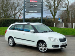 2010 Skoda Fabia 1.6 16v 3 Tiptronic 5dr in White — image 3
