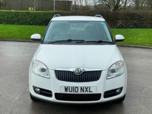 2010 Skoda Fabia 1.6 16v 3 Tiptronic 5dr in White — image 4