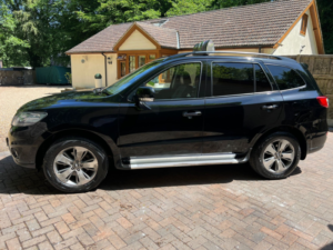 2012 Hyundai Santa Fe 2.2 Crdi Premium Auto 7 Seater in Black — image 4