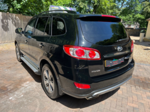 2012 Hyundai Santa Fe 2.2 Crdi Premium Auto 7 Seater in Black — image 5