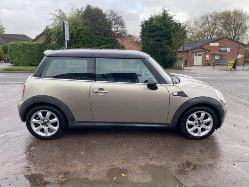 2009 MINI Hatch 1.6 Cooper *half Leather Trim* in Silver — image 1