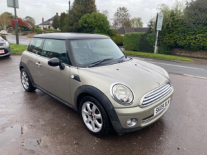 2009 MINI Hatch 1.6 Cooper *half Leather Trim* in Silver — image 2
