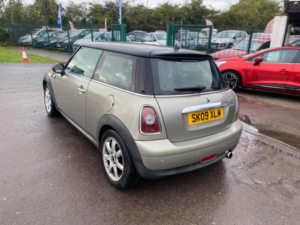 2009 MINI Hatch 1.6 Cooper *half Leather Trim* in Silver — image 6