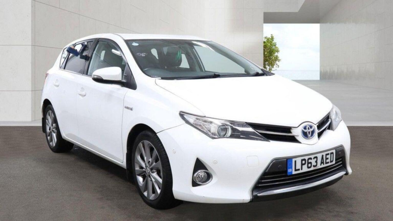 2014 Toyota Auris 1.8 Vvt-H Excel CVT Euro 5 (s/s) 5dr in White — image 1