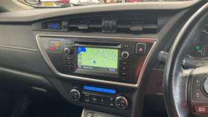 2014 Toyota Auris 1.8 Vvt-H Excel CVT Euro 5 (s/s) 5dr in White — image 4