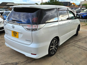 2014 Toyota Estima 2.4l Petrol - 7 Seater -Dual Sunroof- Leather Seats- Ulez/caz Pass - Free 18months Gold Warranty & 12months Breakdown in White — image 4