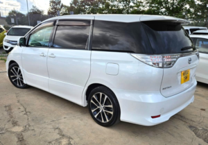 2014 Toyota Estima 2.4l Petrol - 7 Seater -Dual Sunroof- Leather Seats- Ulez/caz Pass - Free 18months Gold Warranty & 12months Breakdown in White — image 6