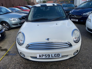 2009 MINI Hatch 1.6 Cooper Euro 4 3dr in White — image 2