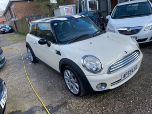 2009 MINI Hatch 1.6 Cooper Euro 4 3dr in White — image 3