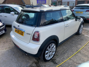 2009 MINI Hatch 1.6 Cooper Euro 4 3dr in White — image 4