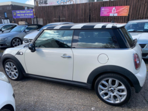2009 MINI Hatch 1.6 Cooper Euro 4 3dr in White — image 5