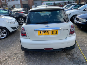 2009 MINI Hatch 1.6 Cooper Euro 4 3dr in White — image 6