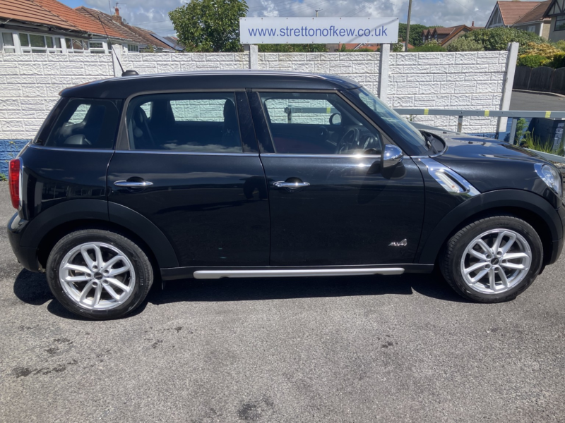 2015 MINI Countryman 1.6 Cooper All4 Countryman in Black — image 1