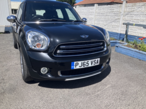 2015 MINI Countryman 1.6 Cooper All4 Countryman in Black — image 6