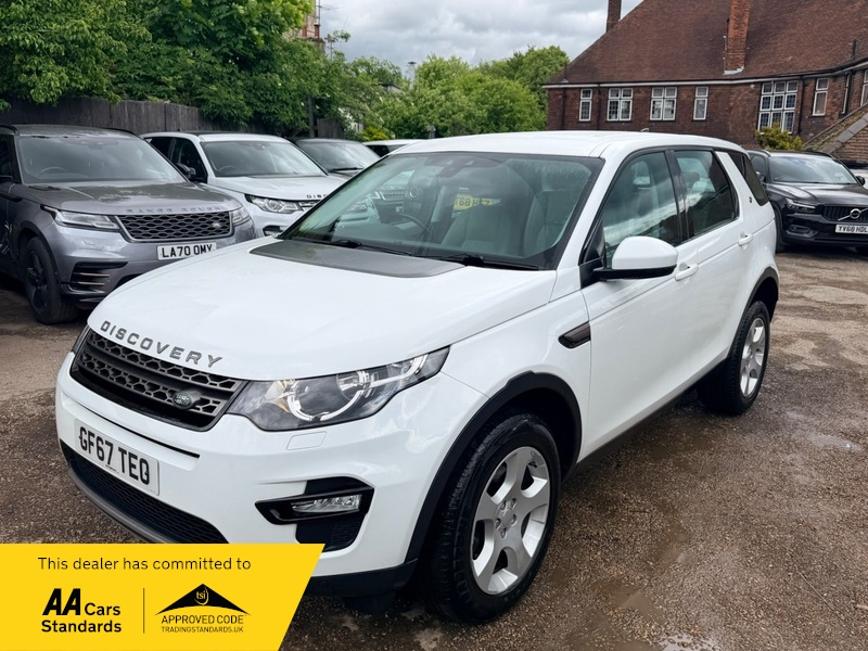 2017 Land Rover Discovery Sport Ed4 Se Tech in White — image 1