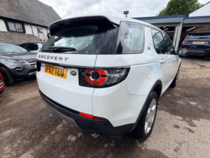 2017 Land Rover Discovery Sport Ed4 Se Tech in White — image 2