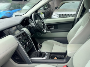 2017 Land Rover Discovery Sport Ed4 Se Tech in White — image 6