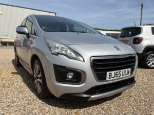 2015 Peugeot 3008 1.6 Hdi Active in Silver — image 2