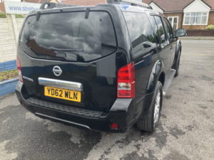 2012 Nissan Pathfinder 2.5 Dci Tekna in Black — image 2