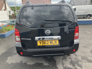 2012 Nissan Pathfinder 2.5 Dci Tekna in Black — image 3