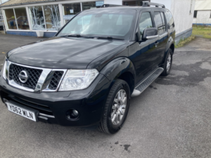 2012 Nissan Pathfinder 2.5 Dci Tekna in Black — image 5