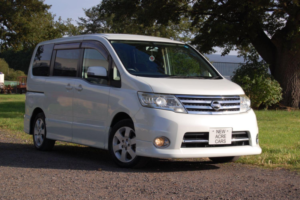 2010 Nissan Serena Highway S V Aero Selection in White — image 1