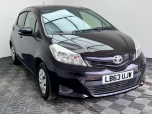 2013 Toyota Yaris 1.33 Dual Vvt-I Tr Multidrive S Euro 5 5dr in Purple — image 1