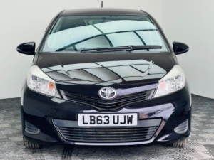 2013 Toyota Yaris 1.33 Dual Vvt-I Tr Multidrive S Euro 5 5dr in Purple — image 2