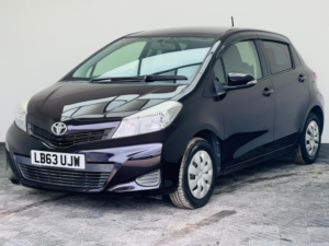 2013 Toyota Yaris 1.33 Dual Vvt-I Tr Multidrive S Euro 5 5dr in Purple — image 3