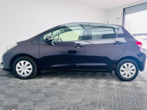 2013 Toyota Yaris 1.33 Dual Vvt-I Tr Multidrive S Euro 5 5dr in Purple — image 5