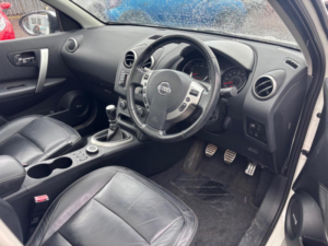 2013 Nissan Qashqai+2 1.6 Dci Tekna 4WD Euro 5 5dr (avm) in White — image 3