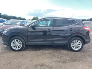 2014 Nissan Qashqai 1.2 Dig-T Acenta Premium in Black — image 4