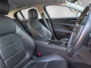 2018 Jaguar Xe 2.0d Prestige Auto Euro 6 (s/s) 4dr in Black — image 2