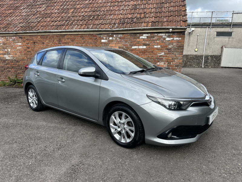 2016 Toyota Auris 1.2 Vvt-I Icon in Grey — image 1
