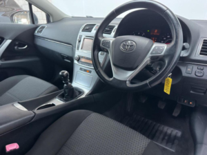 2012 Toyota Avensis 2.0 D-4d Tr Tourer Euro 5 5dr in Red — image 4