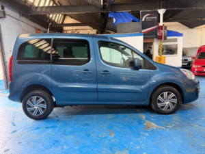 2018 Citroen Berlingo 1.6 Bluehdi Feel in Blue — image 5