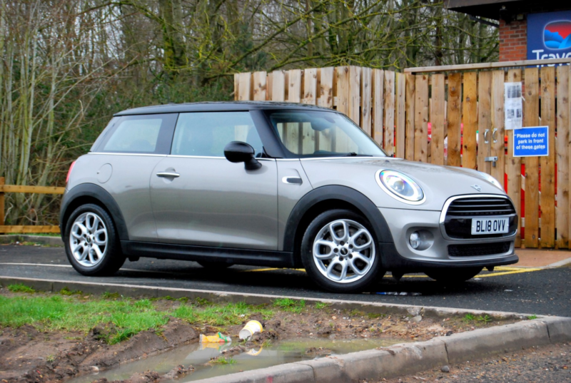 2018 MINI Hatch 1.5 Cooper 3-Door - 1 Owner. 25,200 Miles - Pepper Pack, 16" Alloys, Rear Sensors. Fsh. Silver. Sold in Silver — image 1
