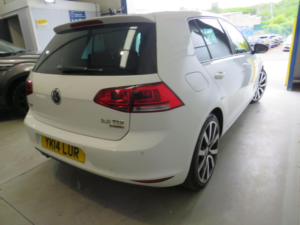 2014 Volkswagen Golf 2.0 Tdi Bluemotion Tech Gt Euro 5 (s/s) 5dr in White — image 6